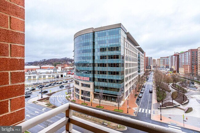 Building Photo - 3600 S Glebe Rd