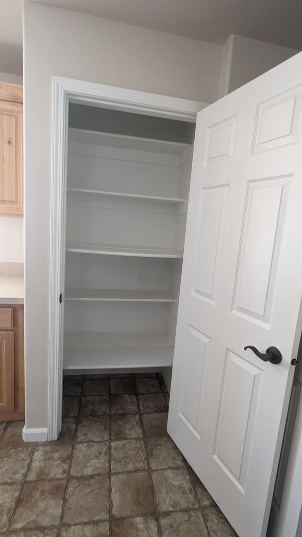 Building Photo - 3 Bed 2.5 Townhome