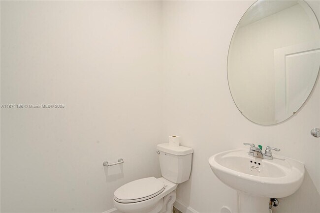 Building Photo - 2671 SE 24th Dr