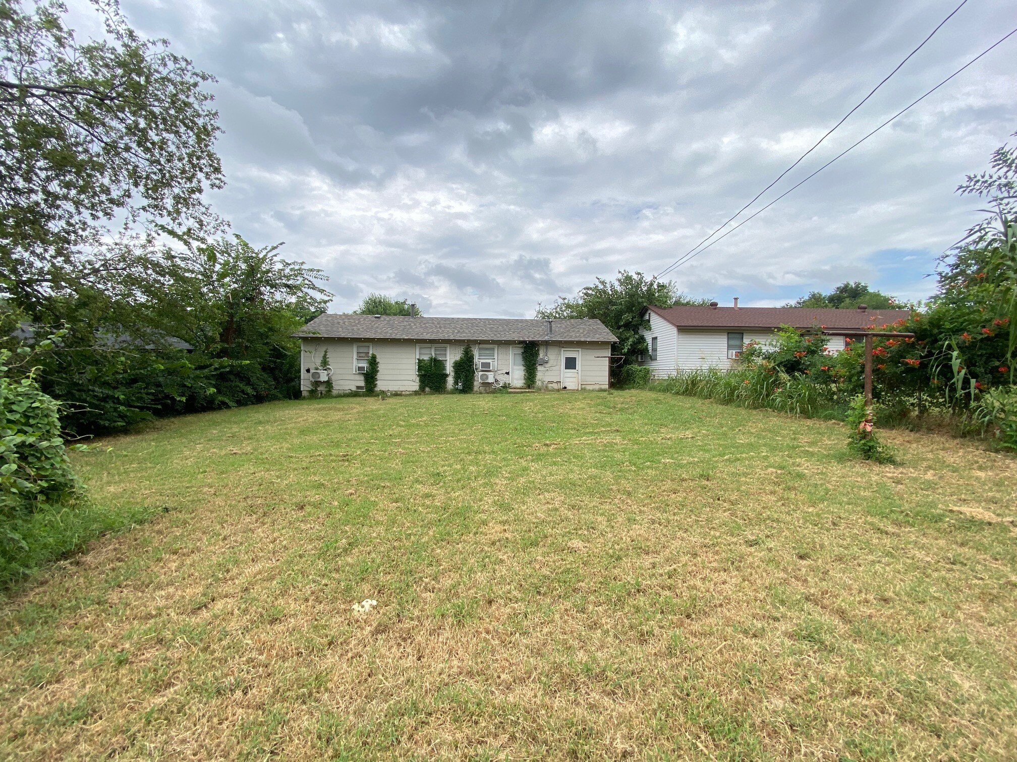 Building Photo - 3712 Woodside Dr