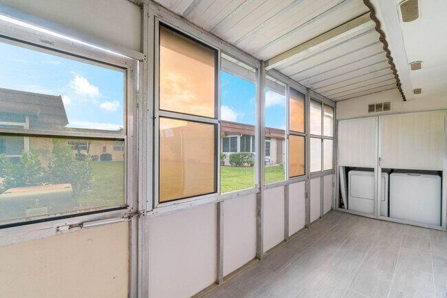 Building Photo - 173 Seville H
