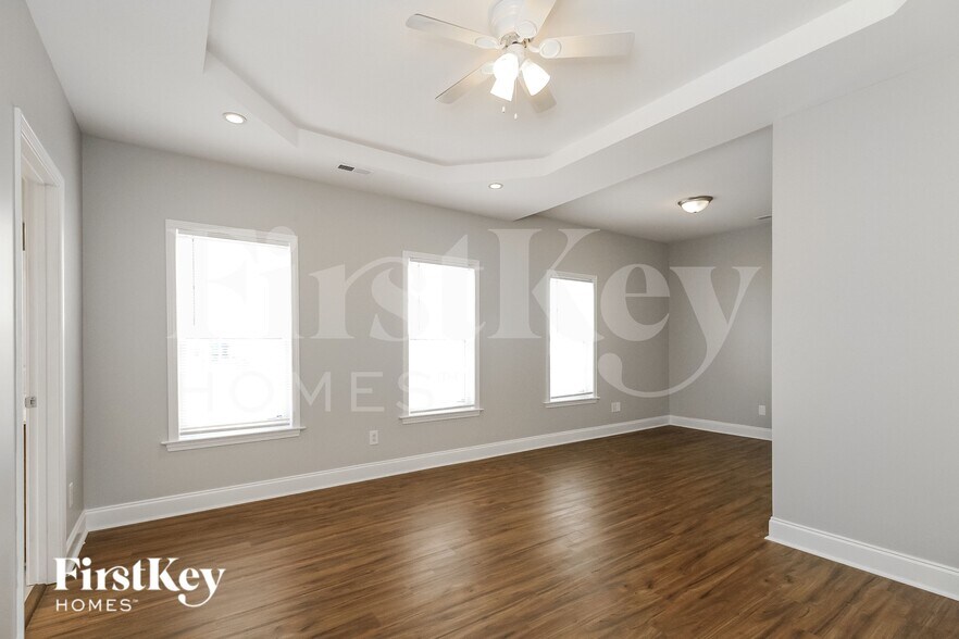 Building Photo - 3117 Knoll Ridge Dr