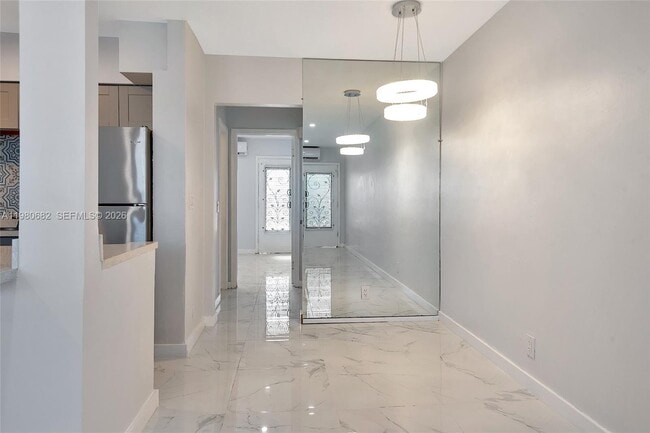 Building Photo - 820 SW 11th Ave