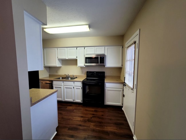 Building Photo - 2 bed 2.5 bath Townhouse condo in Butler Township