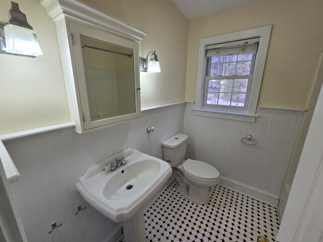 Building Photo - 205 Elmbrook Dr