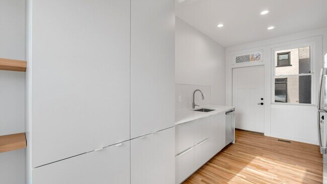 Building Photo - K8 Apartments