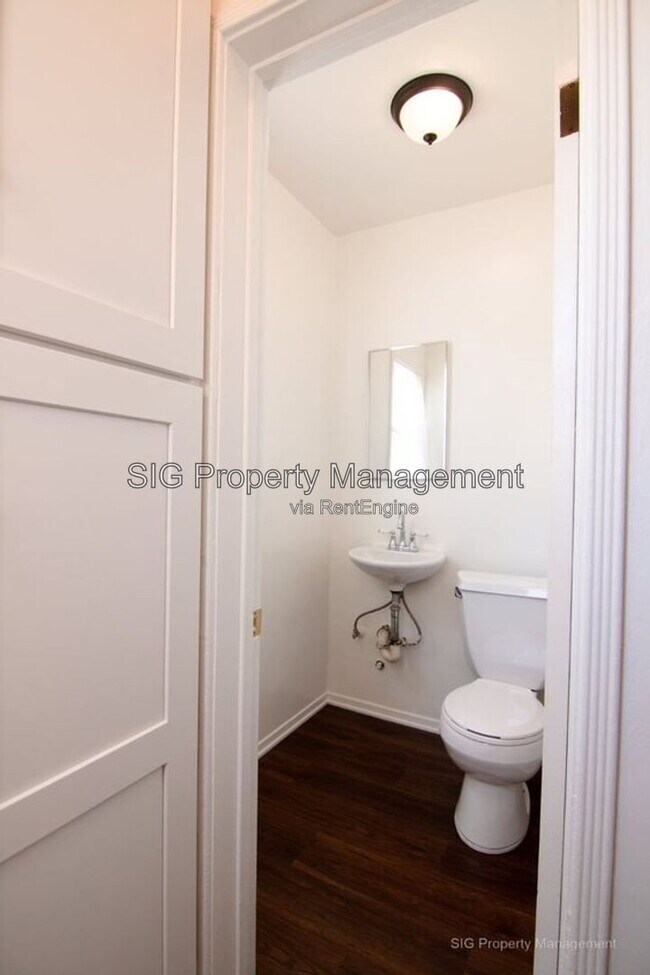 Building Photo - 4373 Sunset Dr