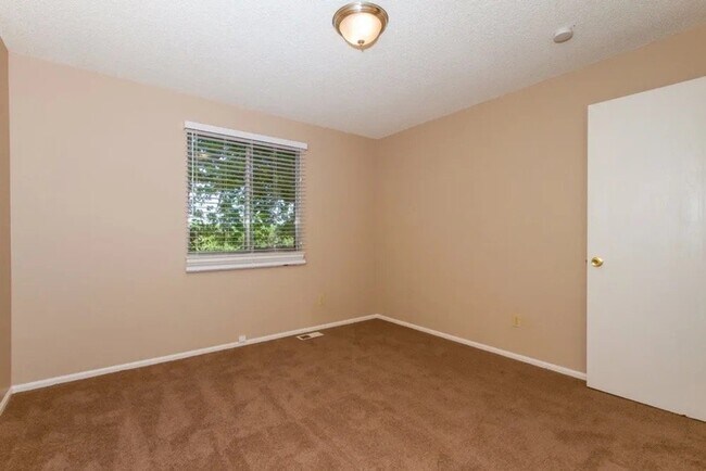 Building Photo - 9286 Clermont Dr