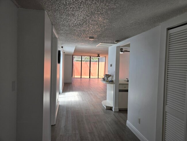 Building Photo - 10343 Greenhouse Rd