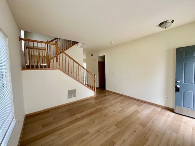 Building Photo - Newly Updated 3 Bedroom 2.5 Baths. One Car...