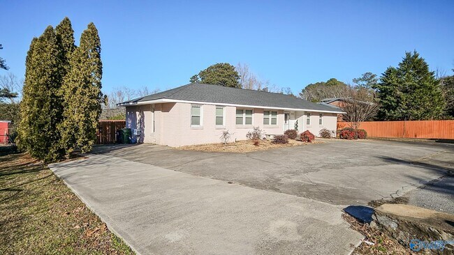 Primary Photo - 1203 Governors Dr SE