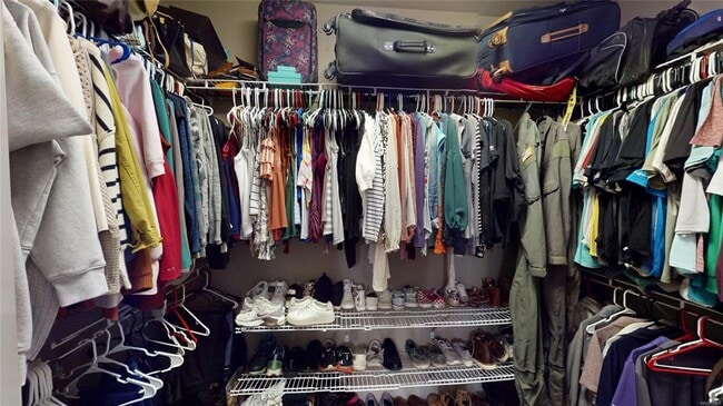 Building Photo - 150 Village Ct