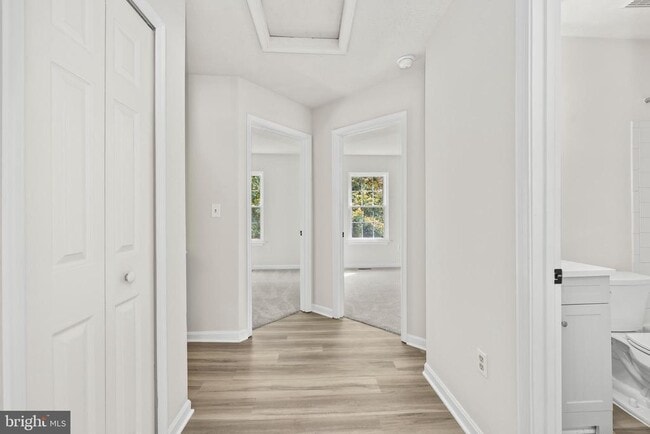 Building Photo - 306 Kings Crest Dr