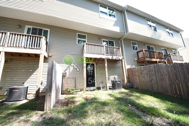 Building Photo - 49 Manilla Cir