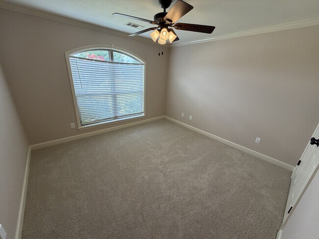 Building Photo - 1417 Puritan Dr
