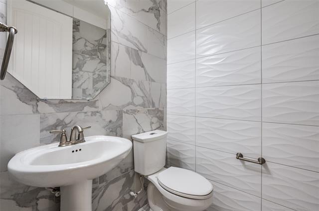 Building Photo - 1221 Dakota St