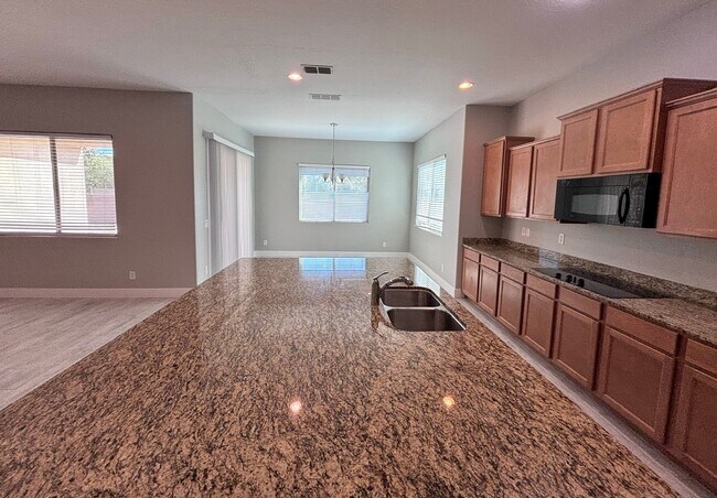 Building Photo - 3497 E Loma Vista St