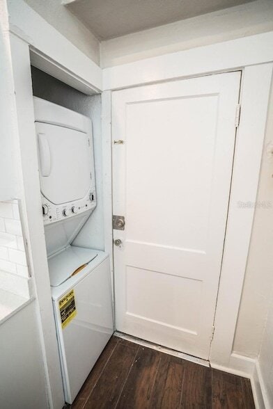 Building Photo - 409 E Jean St