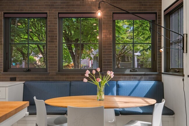 Building Photo - 2835 NE 40th Ave