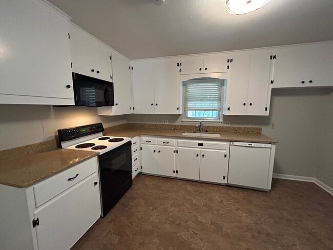 Building Photo - 807 Ridgecrest Dr