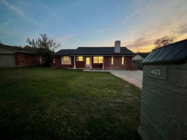 Building Photo - 4623 SE Mieling Dr