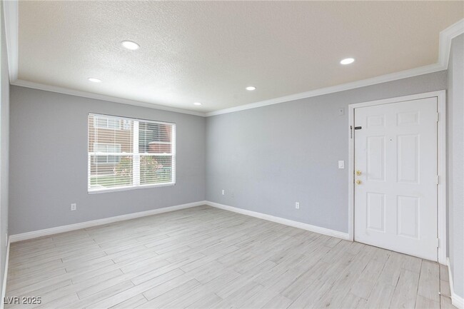 Building Photo - 8101 W Flamingo Rd