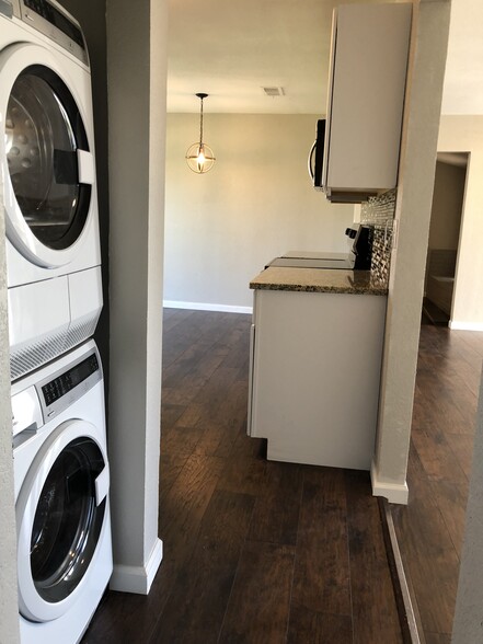 Building Photo - 3621 Spruce Ave