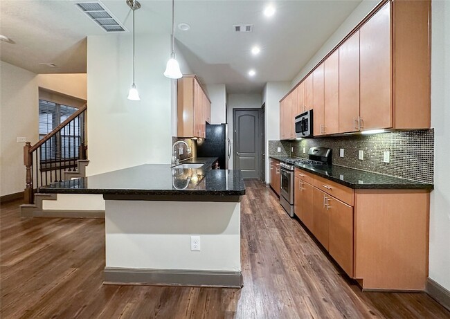 Building Photo - 95 Aventura Pl