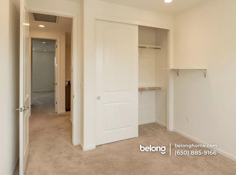 Building Photo - 39872 Sawyer Terrace