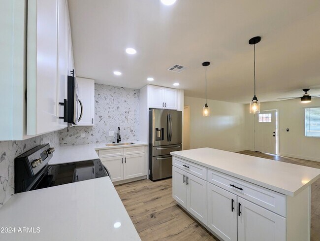 Building Photo - 121 N Flint Cir
