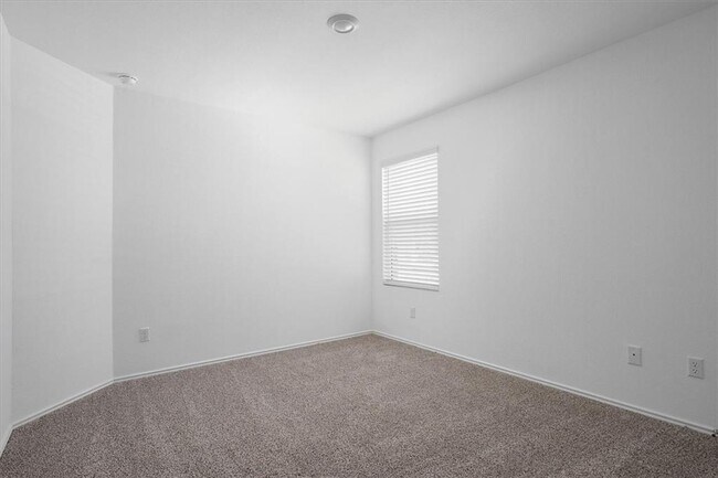 Building Photo - 325 Escondido Cir