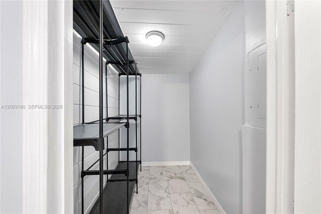 Building Photo - 901 NE 38th St