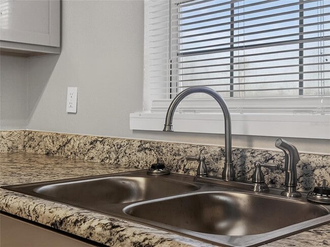 Building Photo - 510 N Barrow Ave