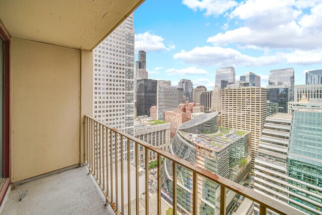 Building Photo - 200 N Dearborn St