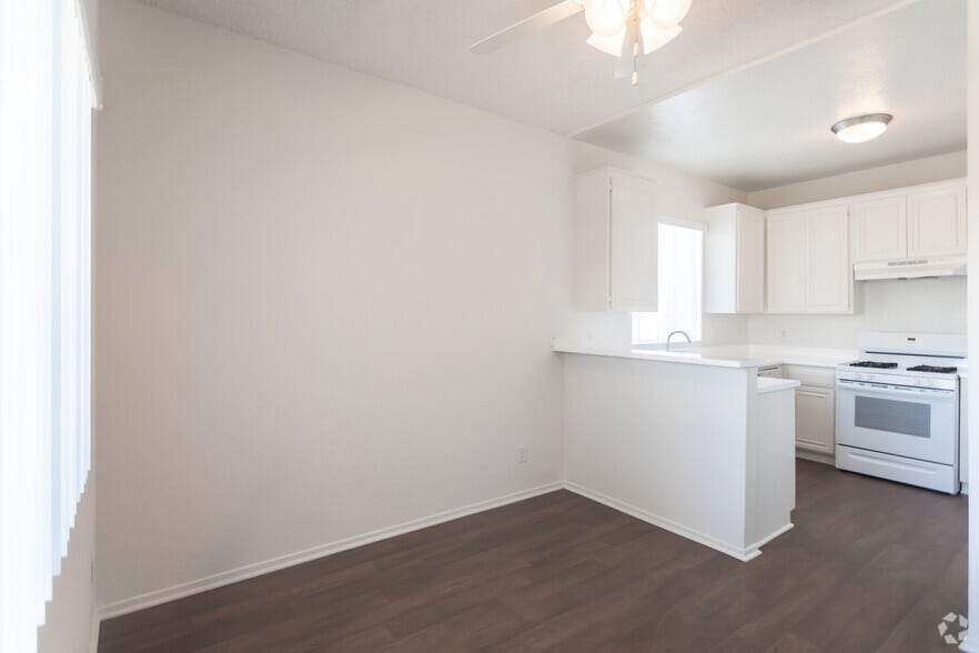 3BR,2BA-1300SF-Dining - Vassar Terrace