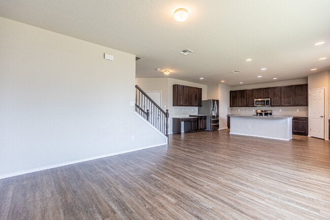 Building Photo - 5930 Ivans Farm