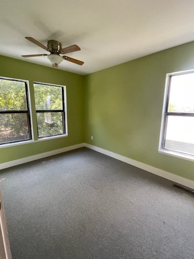 Building Photo - 484 S Mashburn Ave