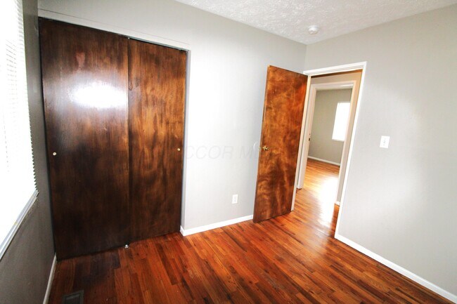 Building Photo - 2928 Landon Dr