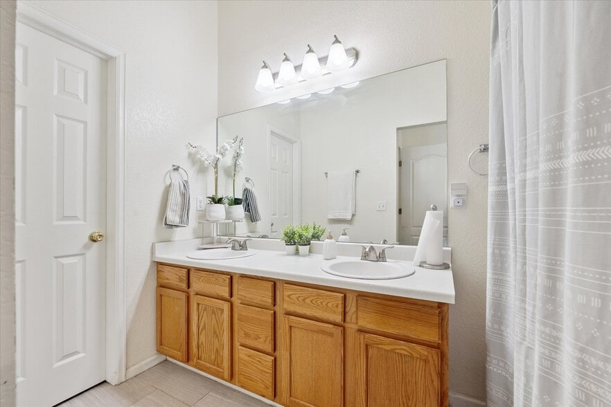 Building Photo - 5155 Golden Eagle Pky