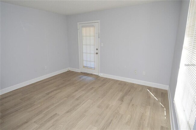 Building Photo - 8758 Mallard Reserve Dr