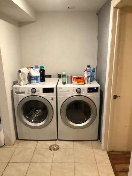 Building Photo - 2600 Colfax Ave S