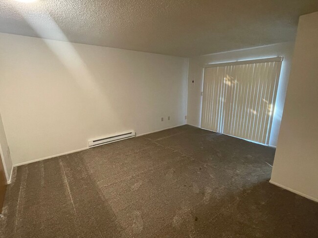 Building Photo - Great 3 Bedroom 1.75 Bathroom Condo! Washe...