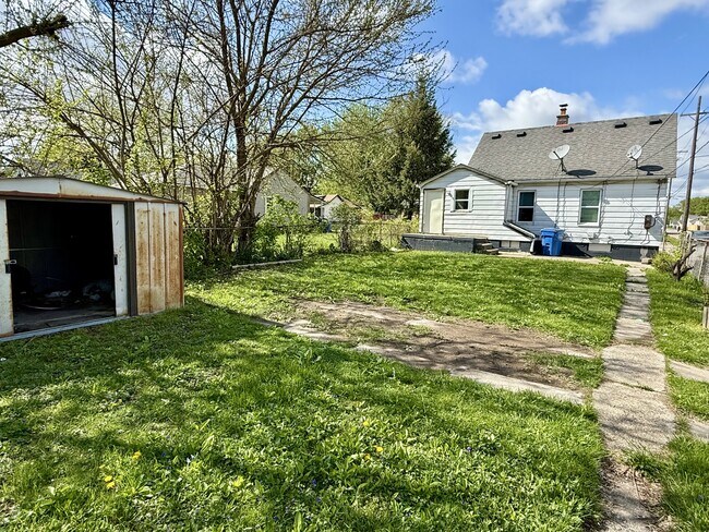 Building Photo - 7292 Meadow Ave