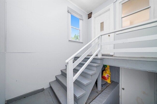 Building Photo - 701 E 142nd St