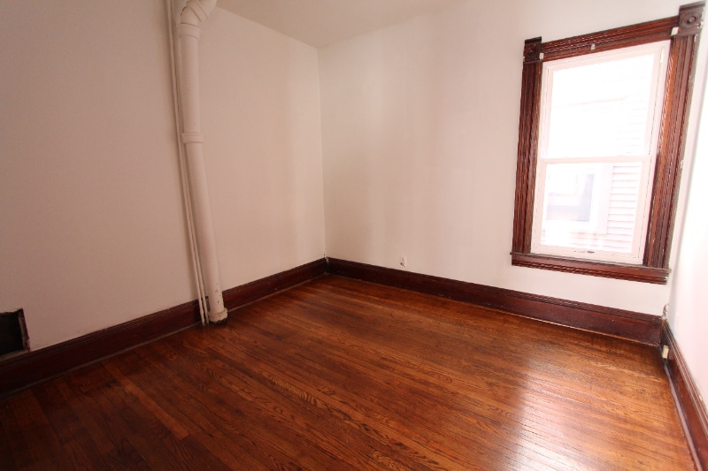 Building Photo - 213 S Lowell Ave