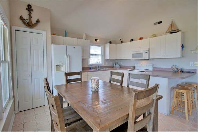 Building Photo - Surf City - 3BR 2BA Pet Friendly Cottage O...