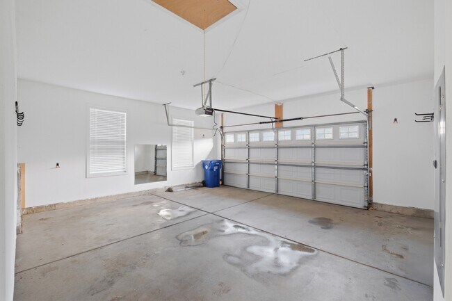 Building Photo - 1586 Millbrook Dr