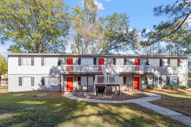 Building Photo - Renovated 2BR/1BA Apts Near Downtown Raleigh. 1 Mile to 1-440. Pets Welcome.
