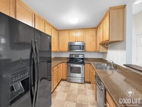 Building Photo - Spacious 3BR/2BA Condo with Balcony in Lem...