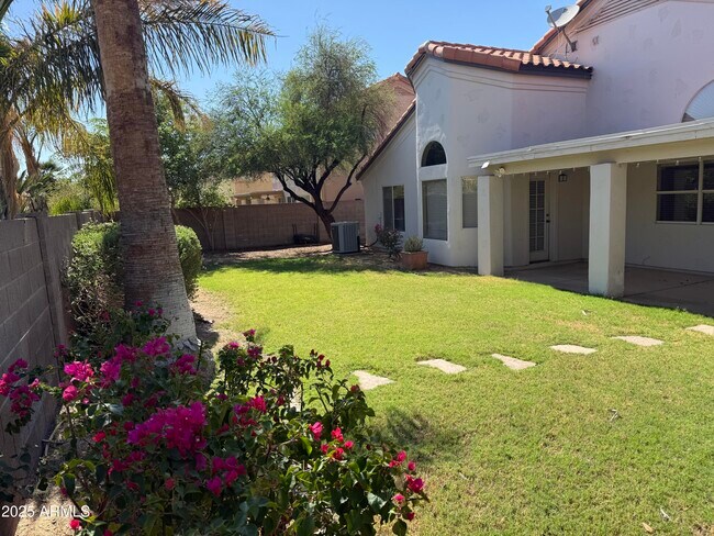 Building Photo - 9175 E Camino Del Santo